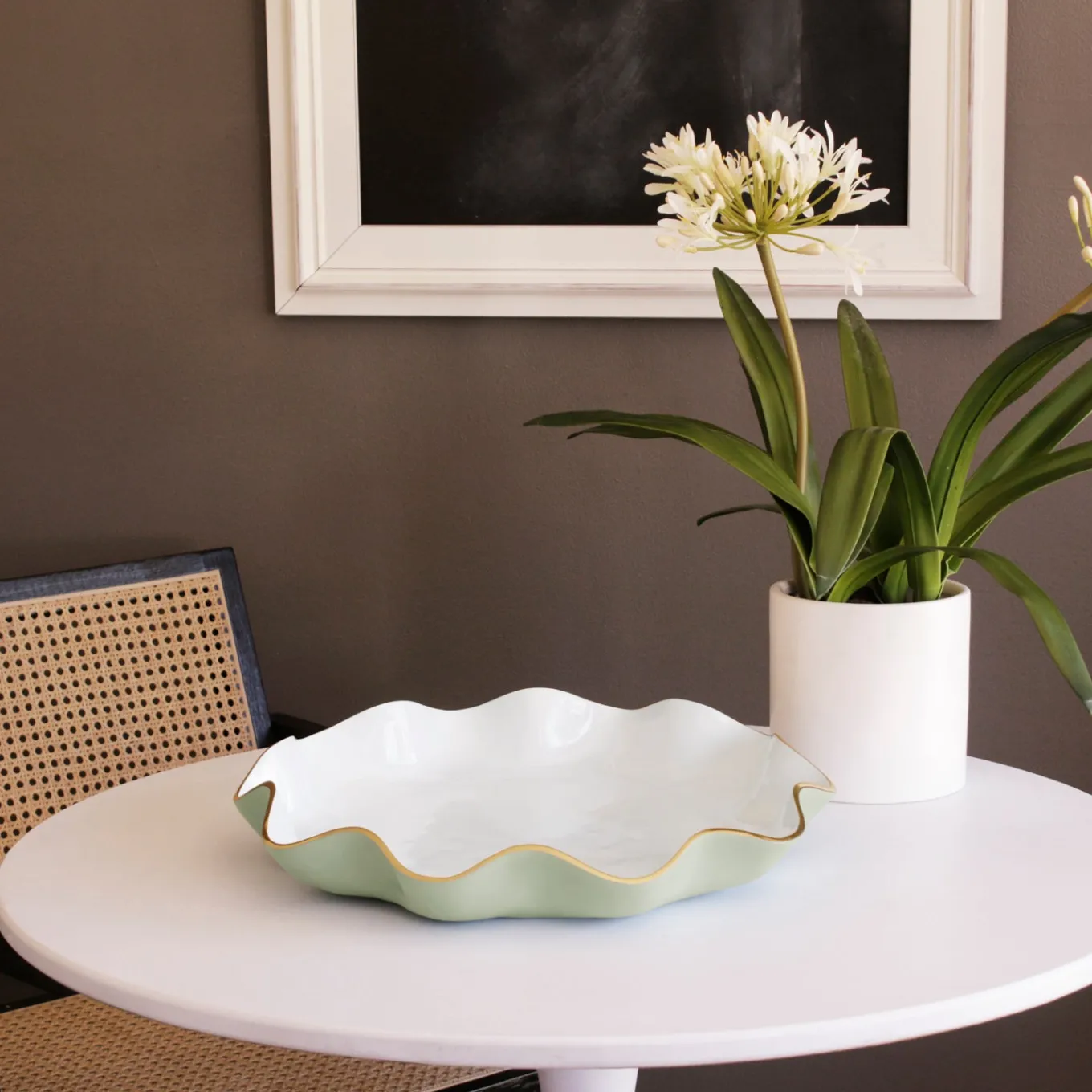 ENCANTO Carola Large Round Platter (Pistachio and White)