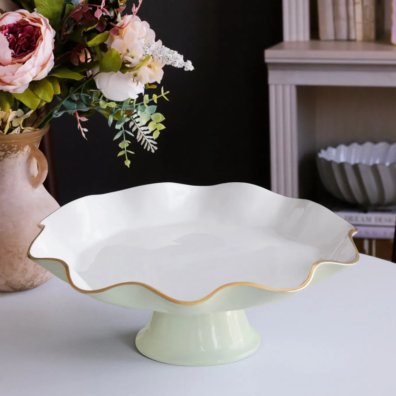 ENCANTO Carola Pedestal Cake Plate (Pistachio and White)