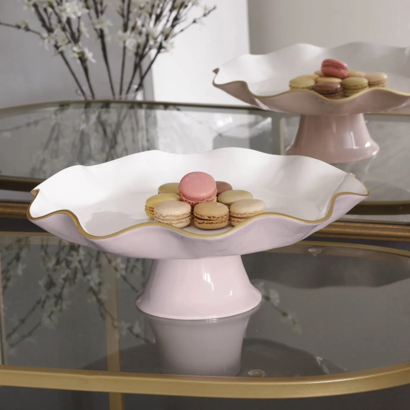 ENCANTO Carola Pedestal Cake Plate (Camellia and White)