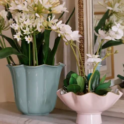 ENCANTO Carola Small Pedestal (Camellia and White)