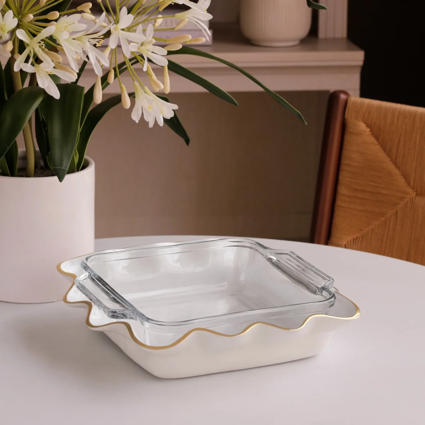 ENCANTO Carola Square Casserole Holder (Cream and White)
