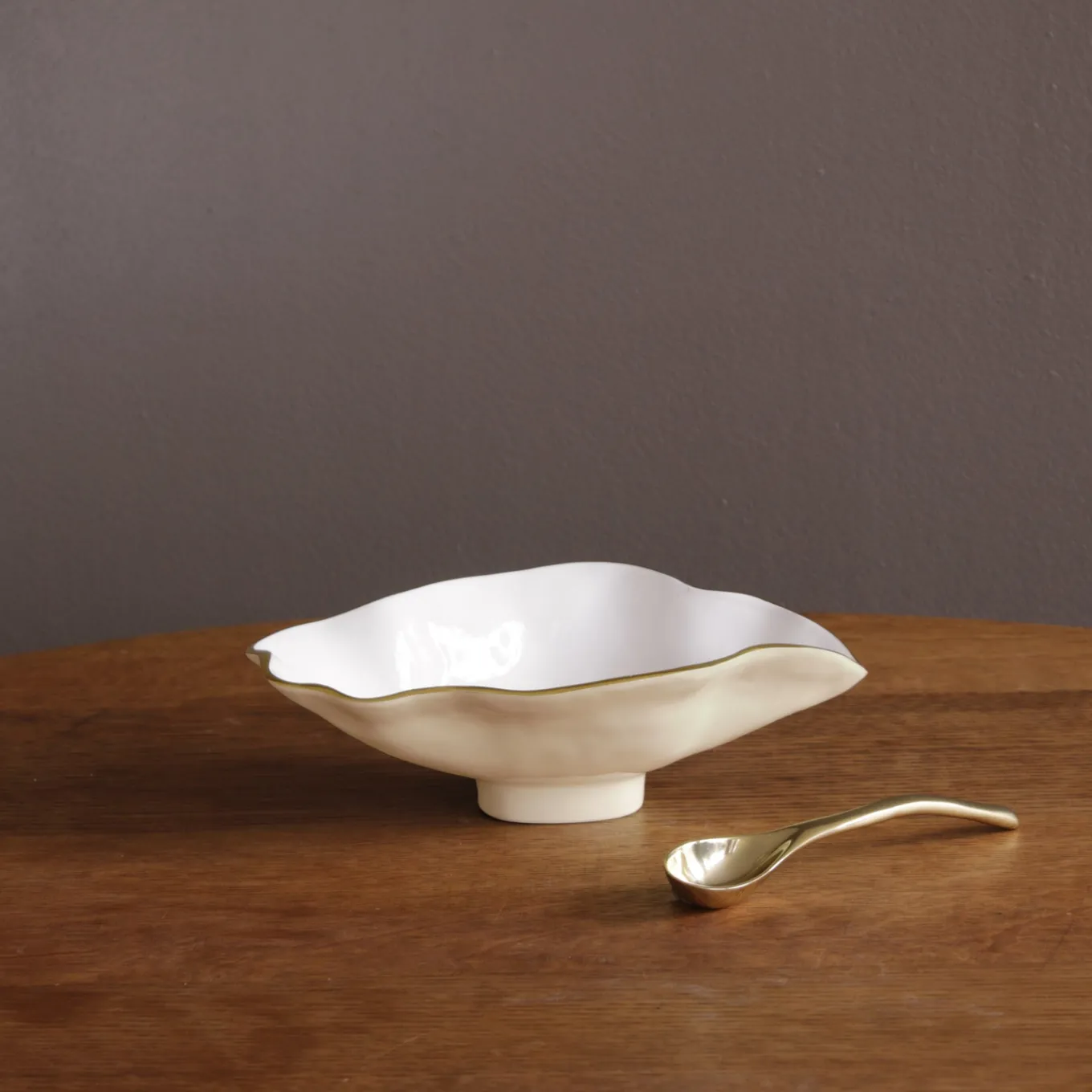 ENCANTO Claire Small Oval Bowl with Spoon (Cream, White and Gold)