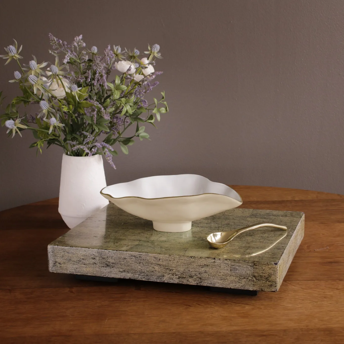 ENCANTO Claire Small Oval Bowl with Spoon (Cream, White and Gold)