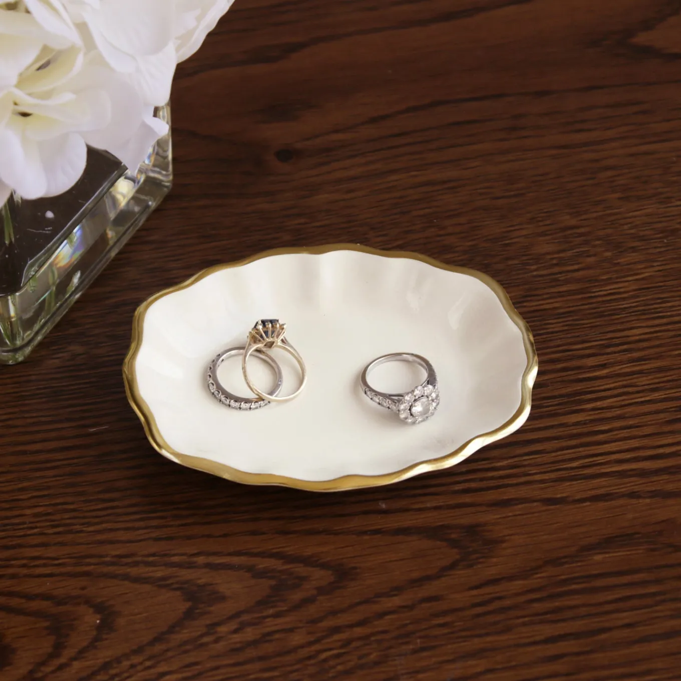 ENCANTO Ring Holder (Cream)