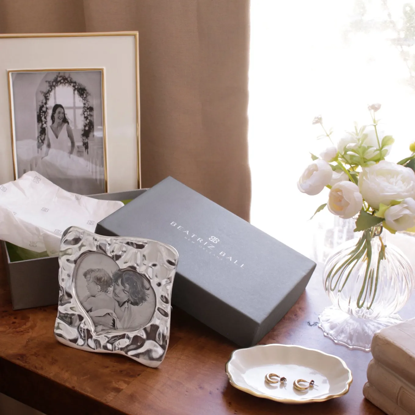 ENCANTO Ring Holder (Cream)