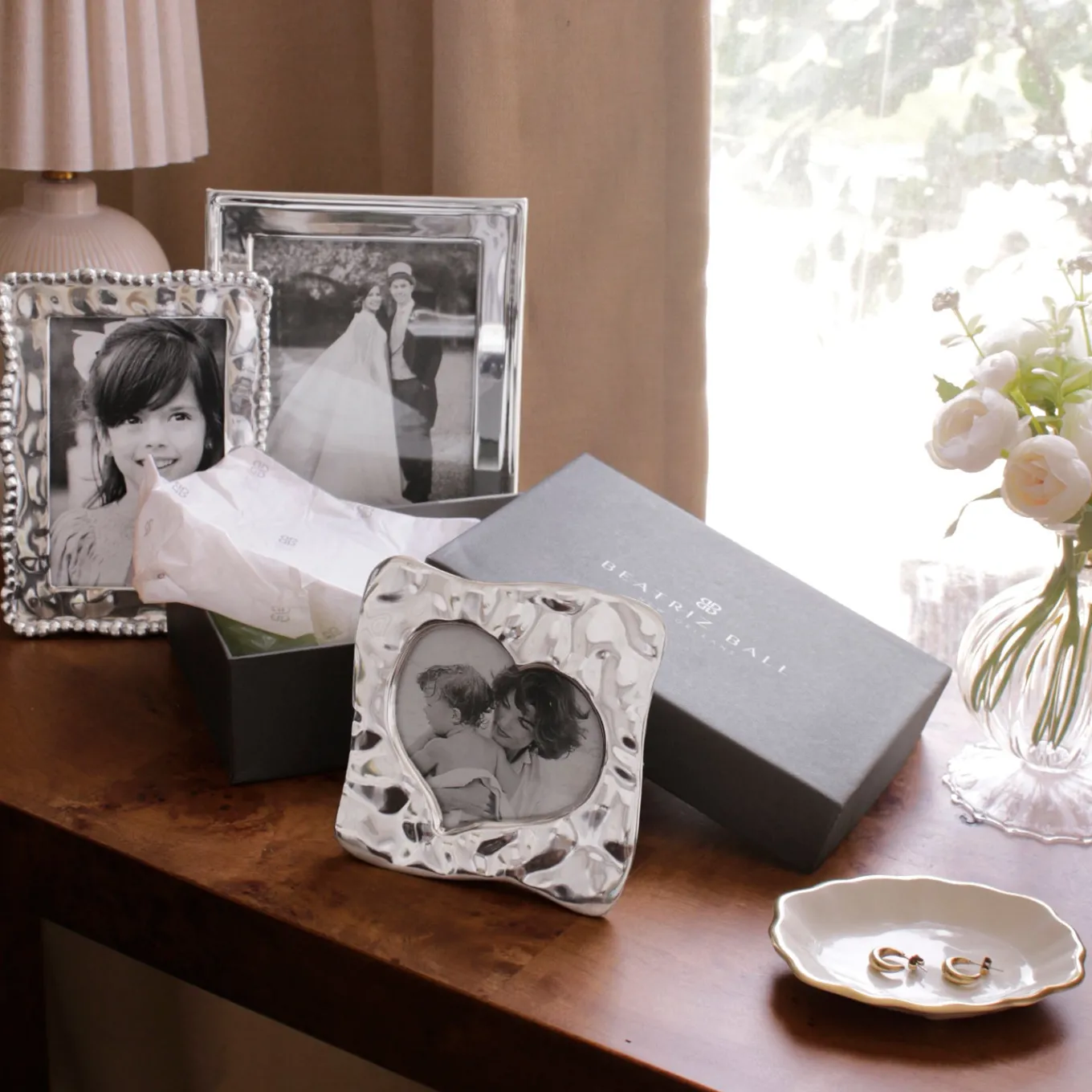 ENCANTO Ring Holder (Cream)