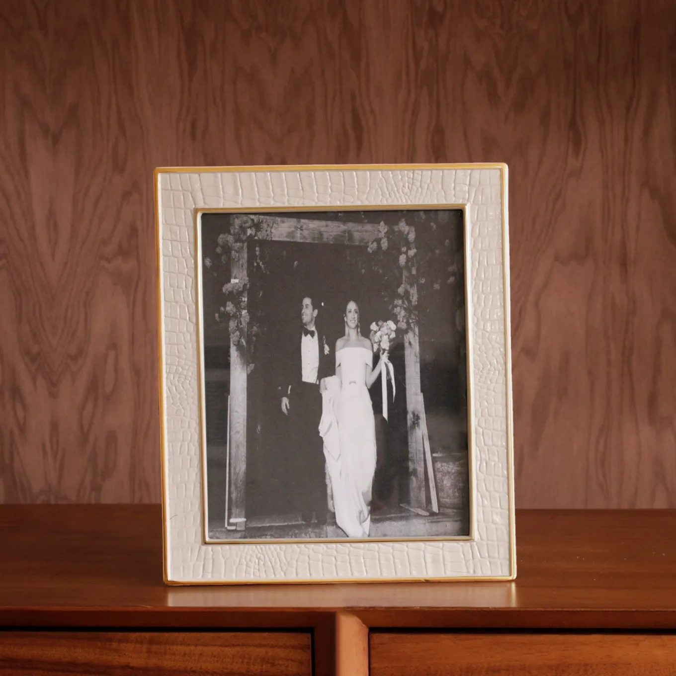 FRAME Encanto Croc 8 x 10 Cream