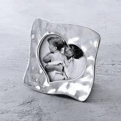 GIFTABLES Curved Heart 5 x 5 Frame