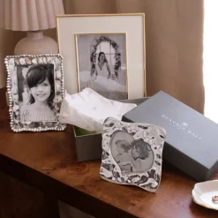 GIFTABLES Curved Heart 5 x 5 Frame