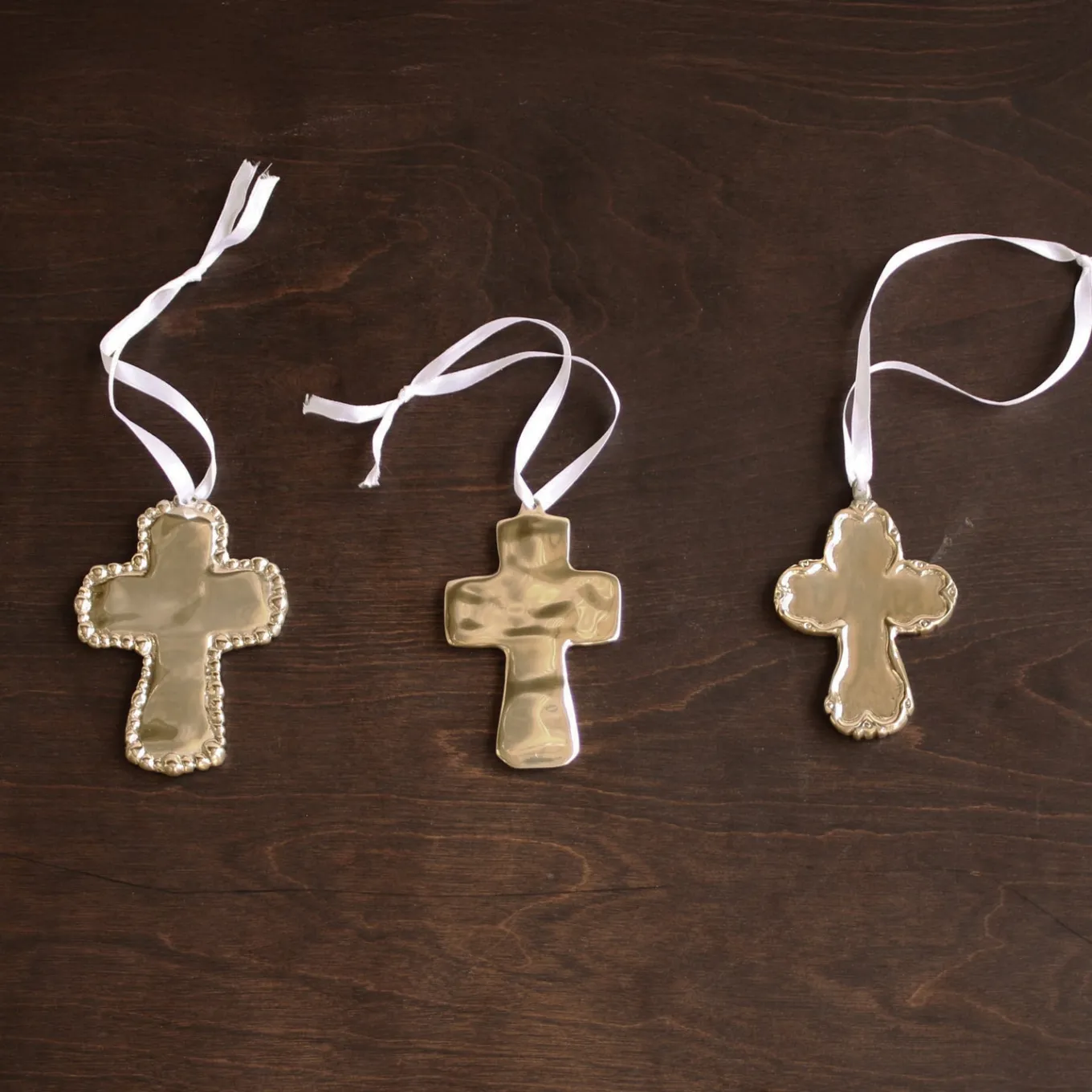 GIFTABLES Sierra Modern Athens Cross Ornament (Shiny Gold)