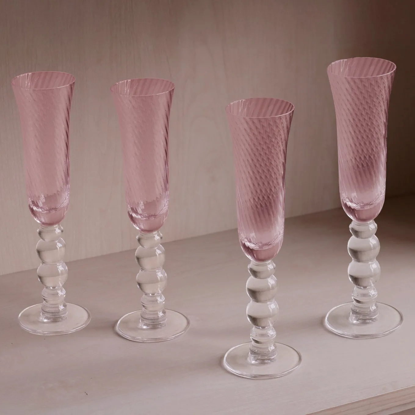 GLASS French Swirl Champagne Flute Set of 4 (Pink)