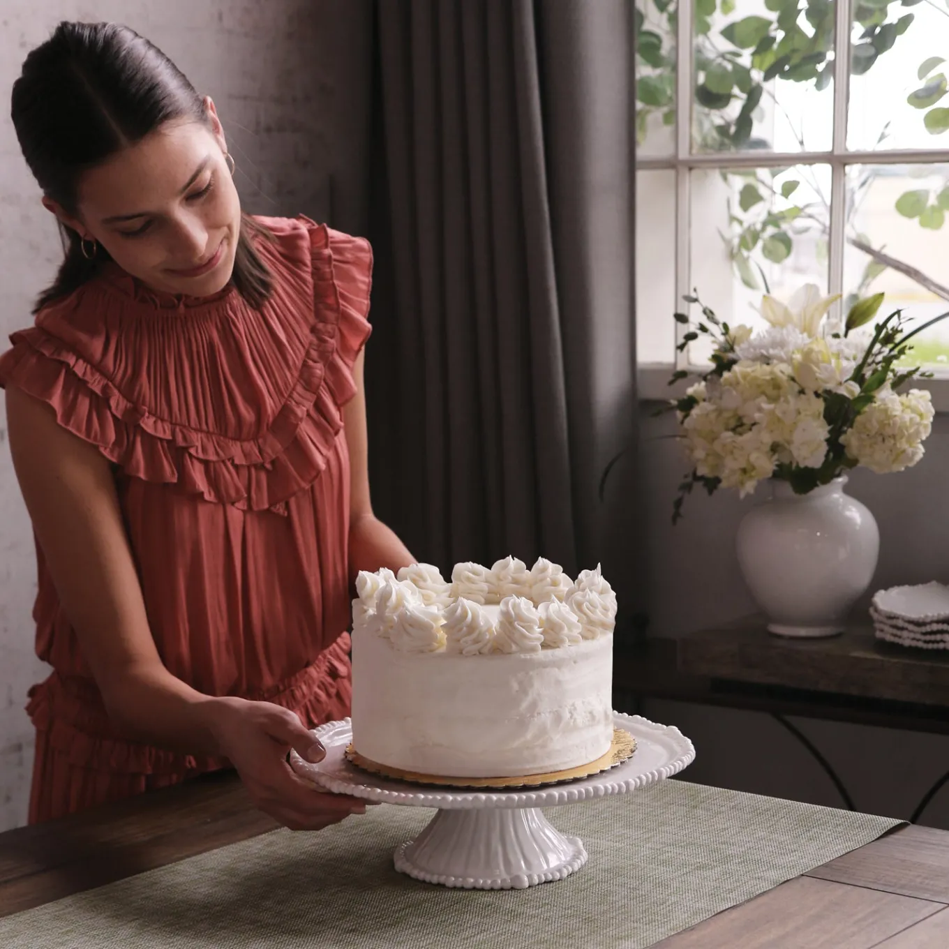 VIDA Alegria Pedestal Cake Plate White