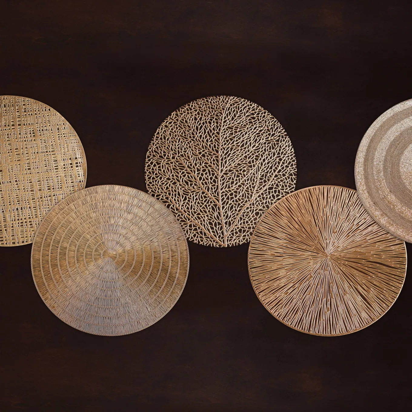 VIDA Coral 15" Round Placemats Set of 4 (Gold)