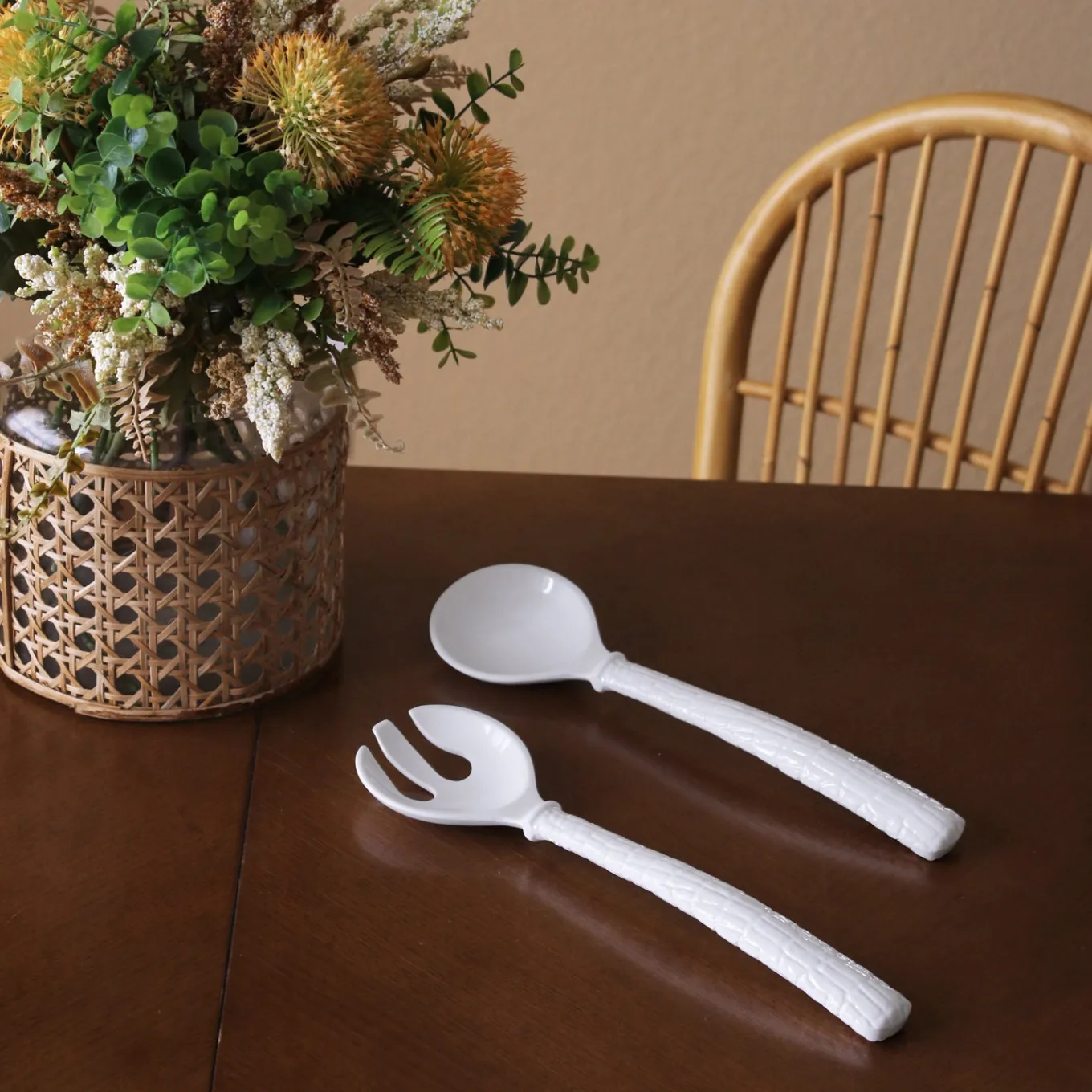 VIDA Croc Salad Servers (White)