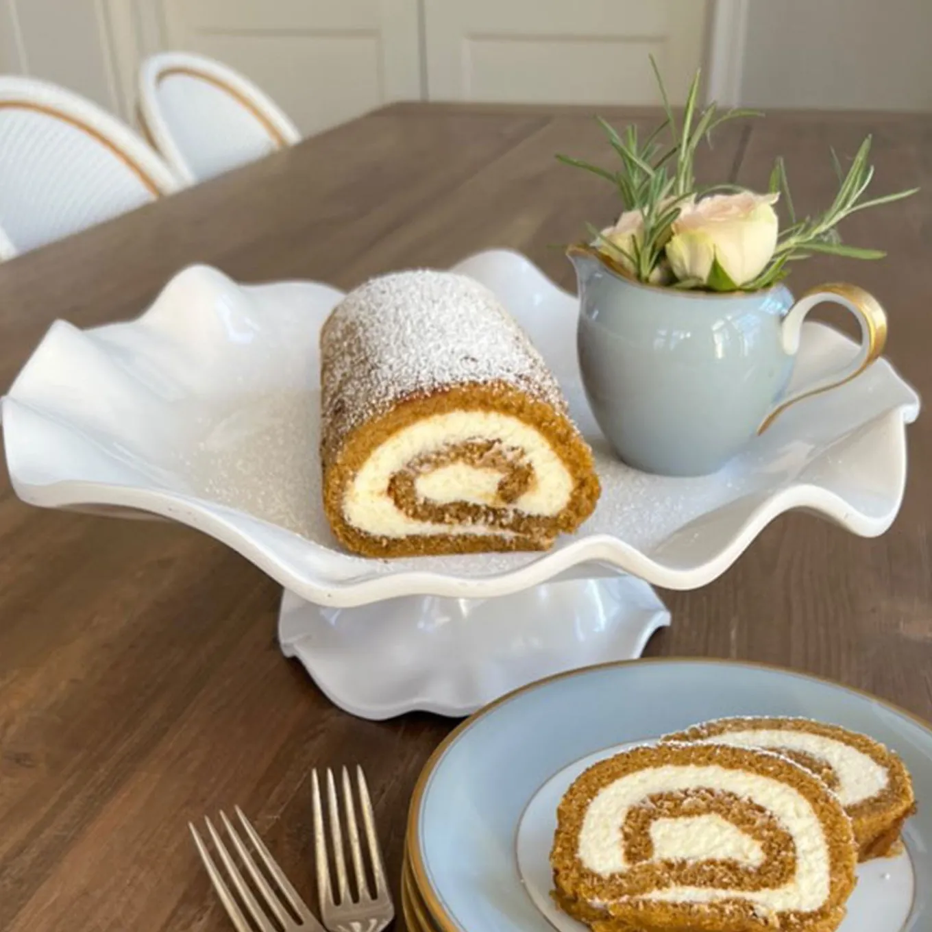 VIDA Havana Pedestal Cake Plate White