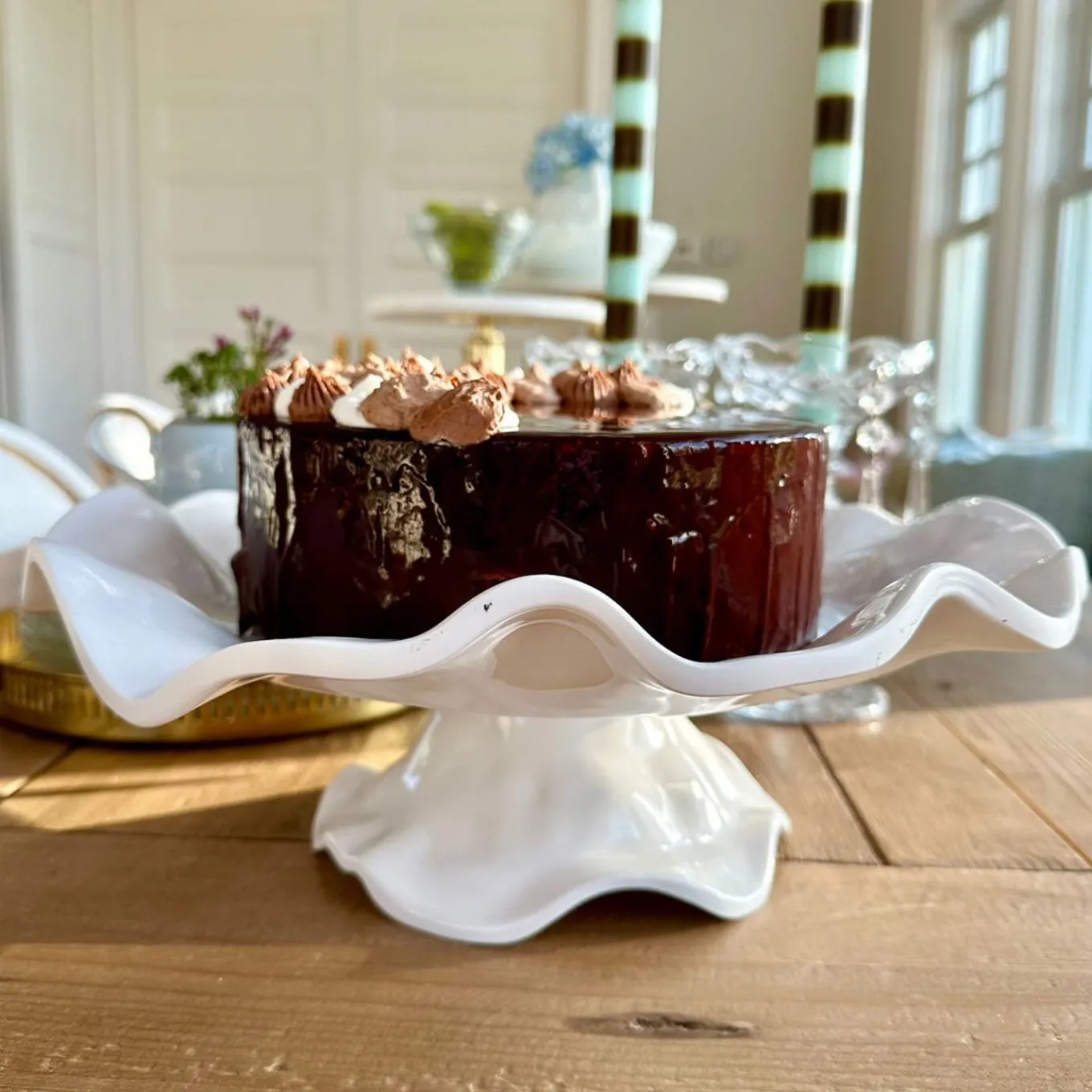 VIDA Havana Pedestal Cake Plate White