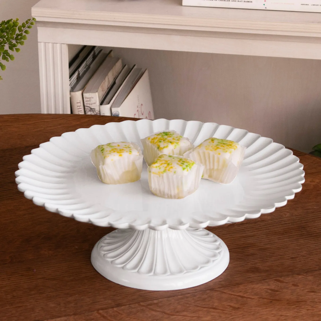 VIDA Vienna Pedestal Cake Plate White